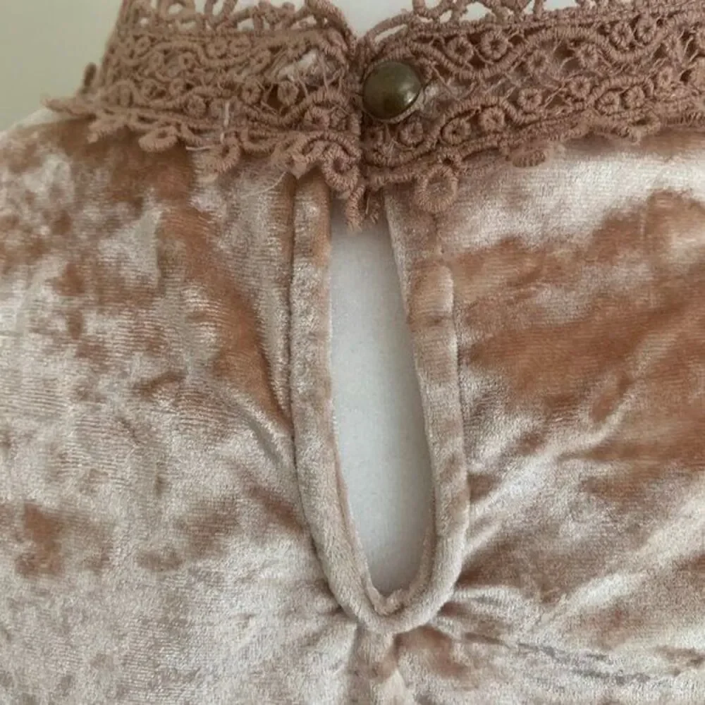 NWT Taylor & Sage Velour Lace Sleeveless Blouse S